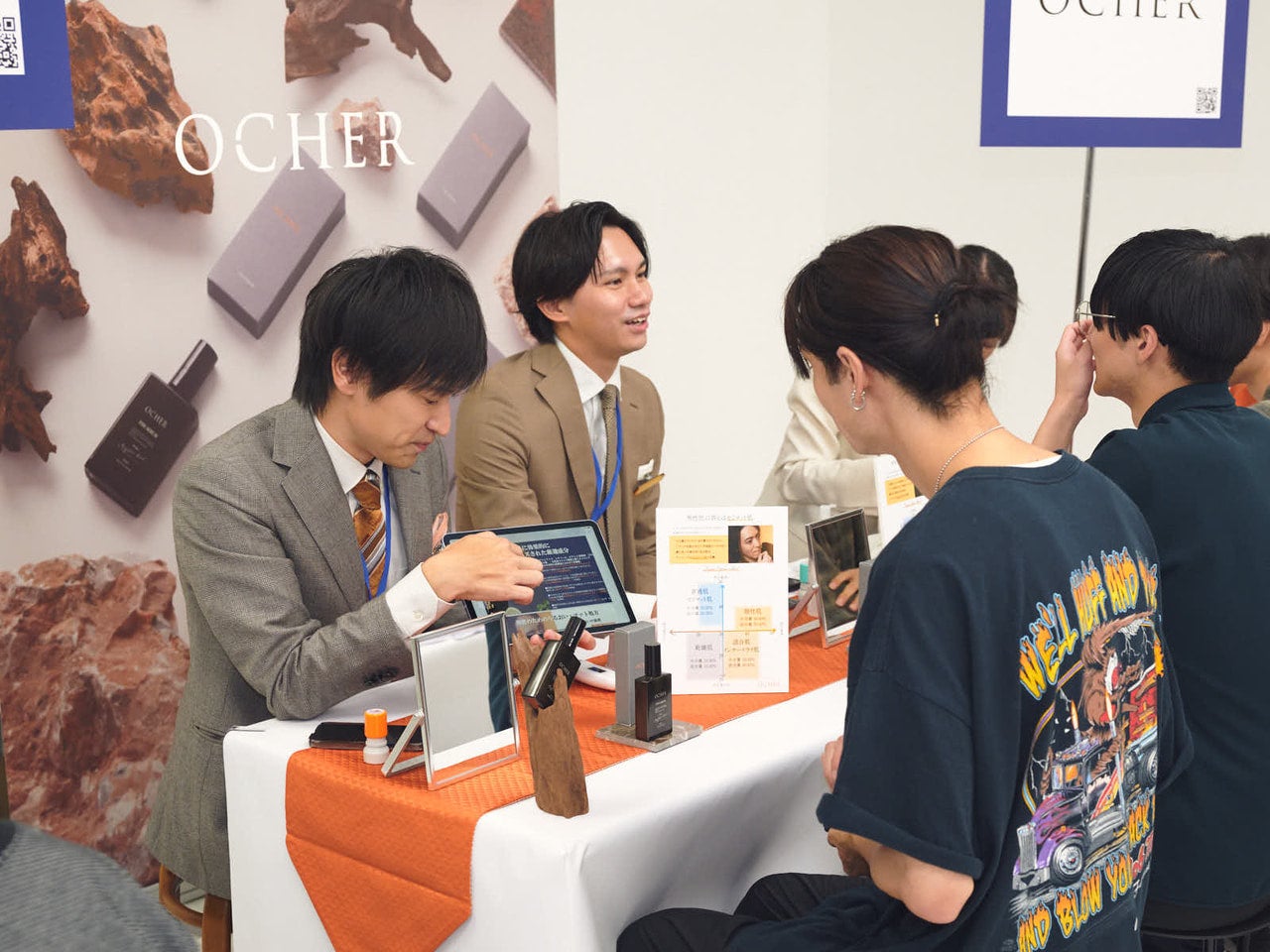 オーカー　ブースの様子　　読者