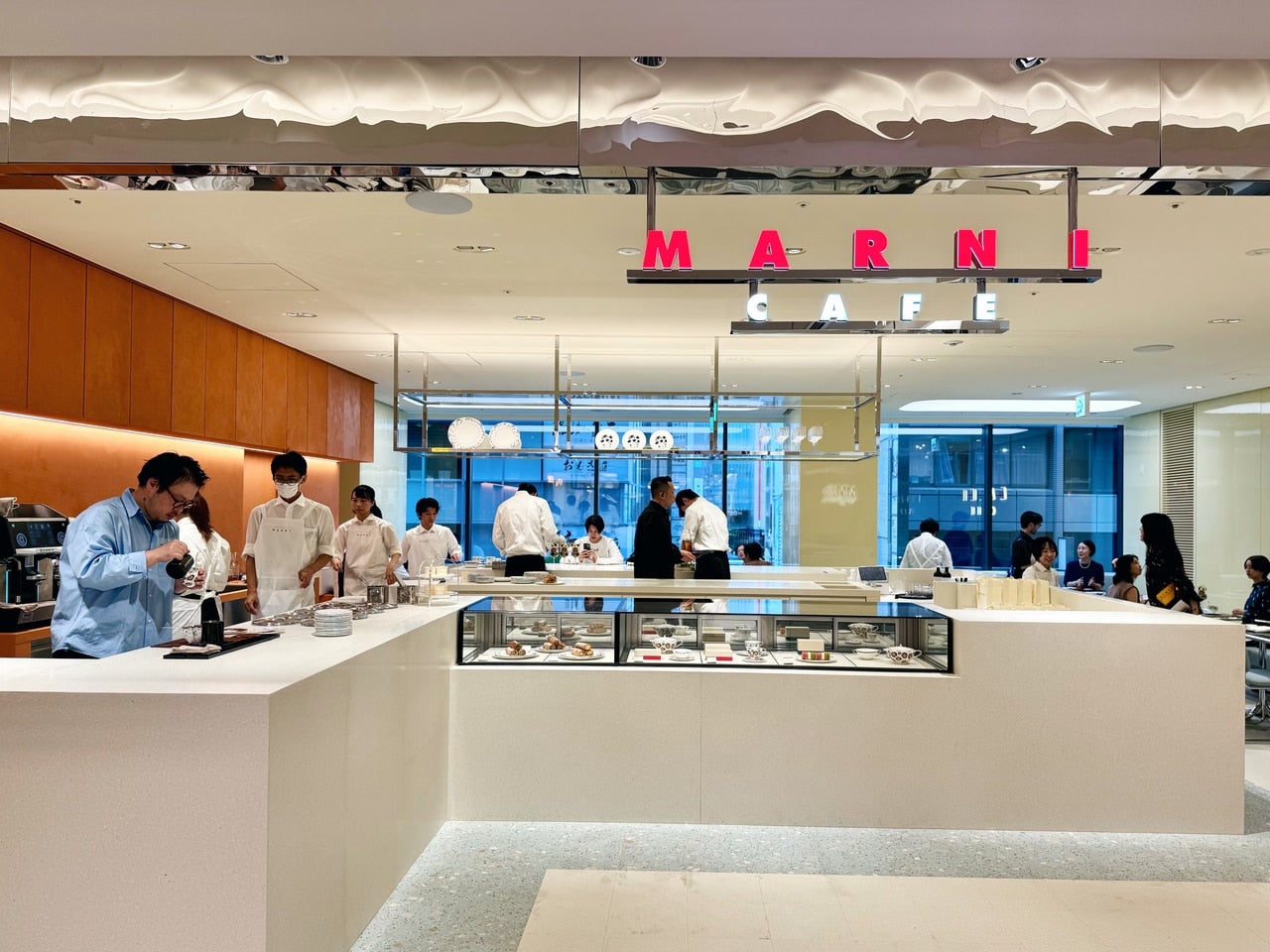 「マルニ カフェ」店舗外観
