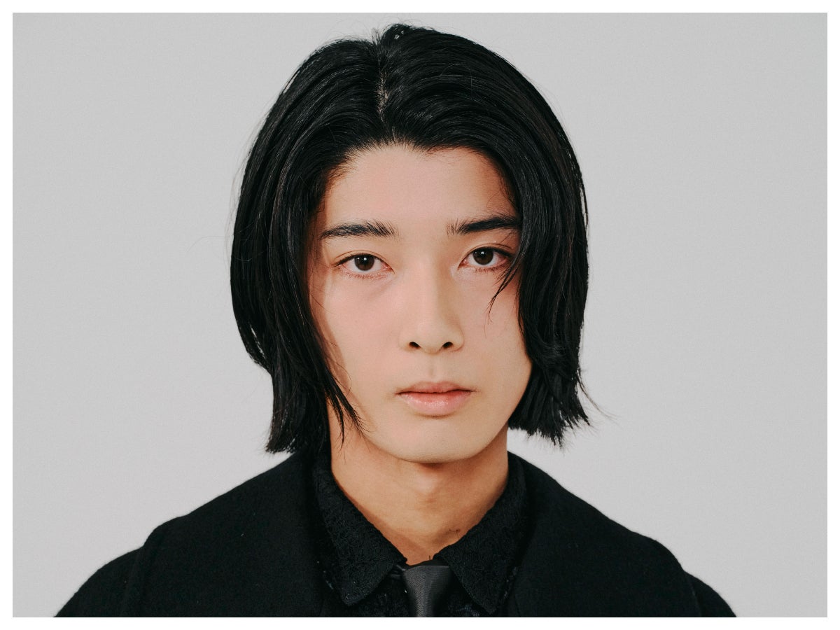 余村 優斗くん／人生初のストレートヘアを待望のロングコートに合わせてモードな雰囲気に！［ファイナリストたちのNEW LOOK］