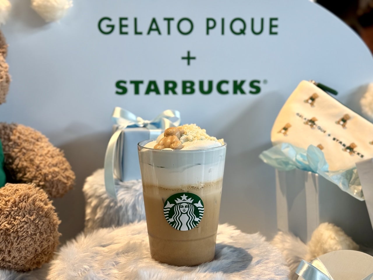 スタバ×ジェラピケ コラボメニュー「ピケ モコ ブーケ & ティー ラテ」