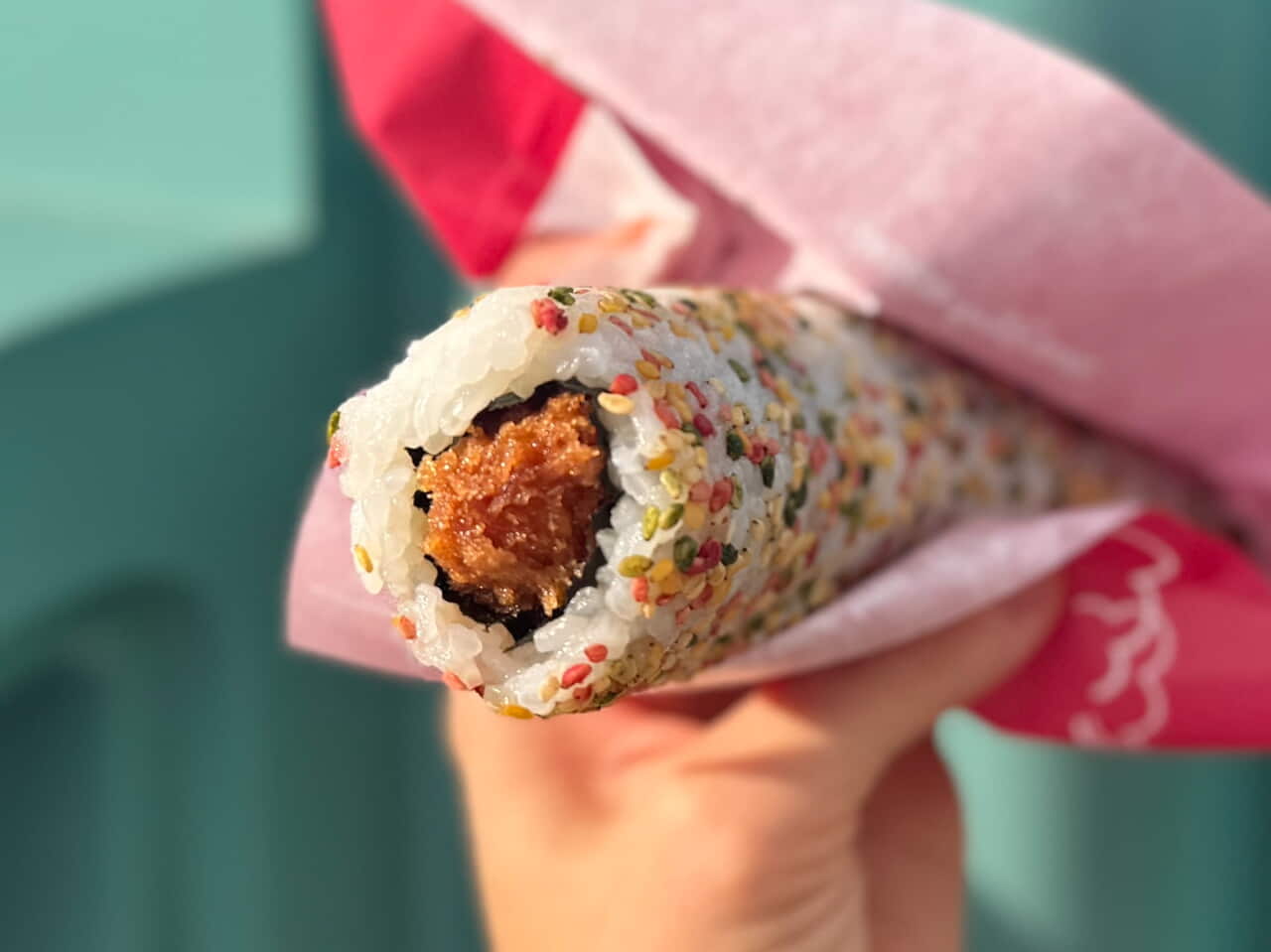 ディズニーシー食べ歩きおすすめ「寿司ロール（シュリンプ＆チキンカツ）」断面