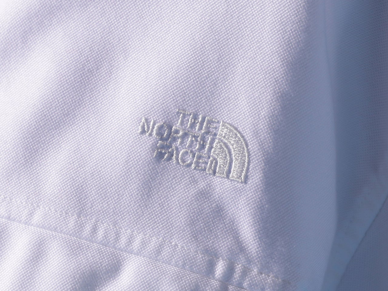 ユニクロ、モンベル、ザ・ノース・フェイス…夏のラストスパートから秋口まで大活躍する「涼品」48選。エディターと服好きモデルが試着＆本音レビューまとめ！