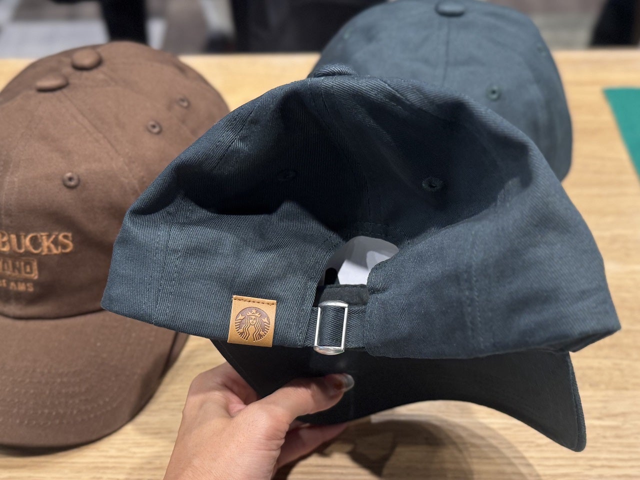 〈STARBUCKS STAND by BEAMS〉6P LOGO キャップ後