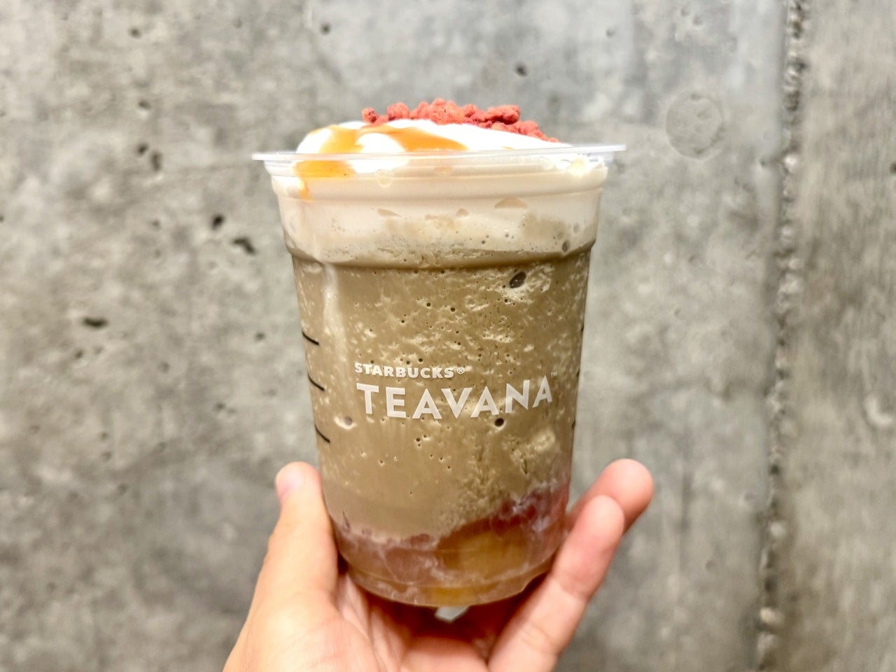 スタバ、店舗限定「白桃とほうじ茶のムース ティー フラペチーノ®」手持ち