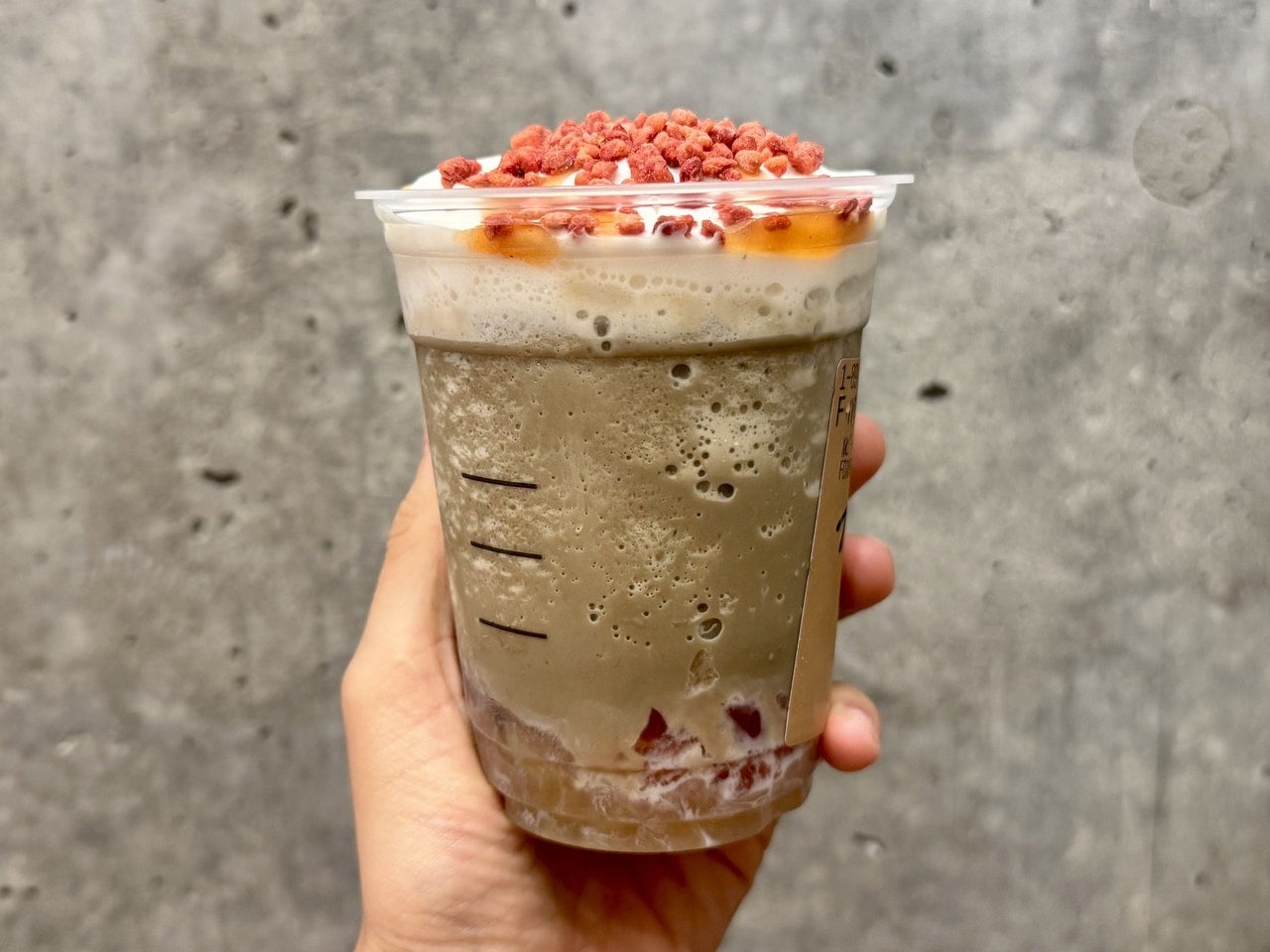 スタバ、店舗限定「白桃とほうじ茶のムース ティー フラペチーノ®」手持ち、後