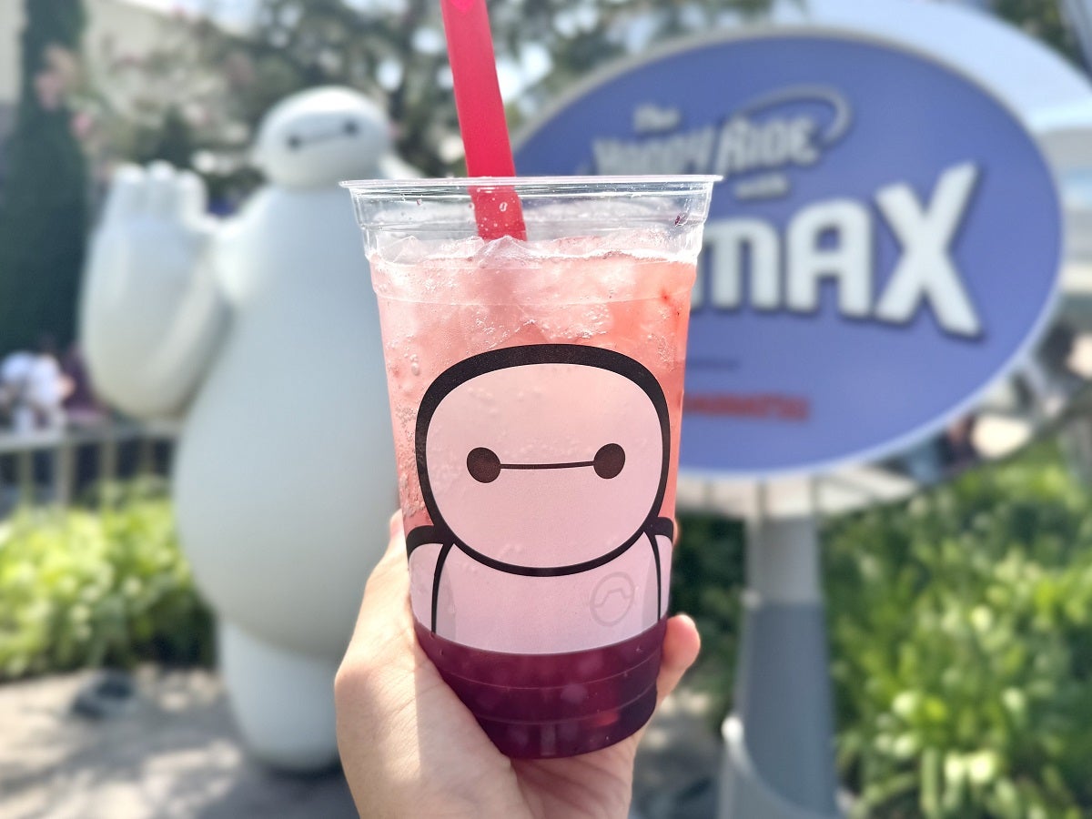 ディズニーランド食べ歩き期間限定メニュー「スパークリングゼリードリンク（ストロベリー＆バタフライピー）」