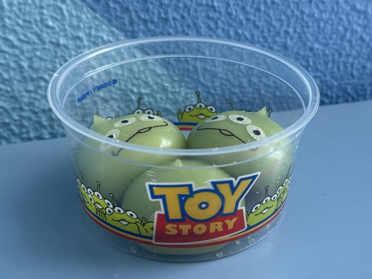 ディズニーランド食べ歩き おすすめ定番メニュー リトルグリーンまん