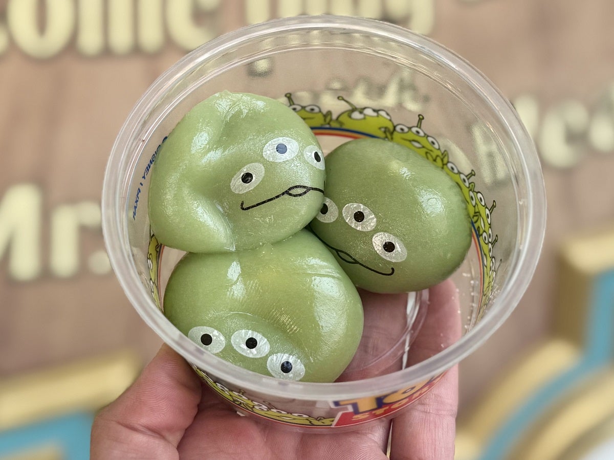 ディズニー定番食べ歩き。おすすめメニュー「リトルグリーンマン」アップ