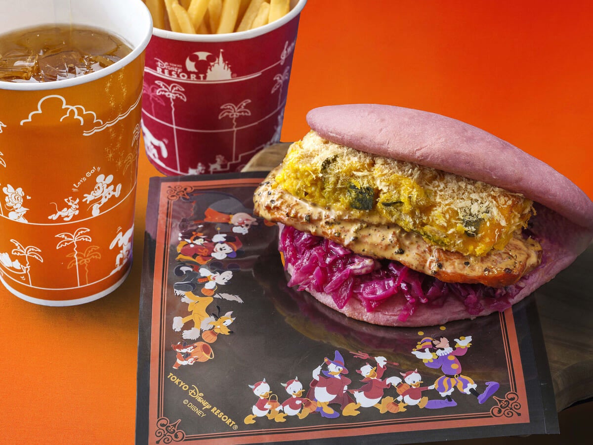 ディズニーシー限定ハロウィンメニュー「スペシャルサンド（スパイシーチキン＆パンプキングラタン）」