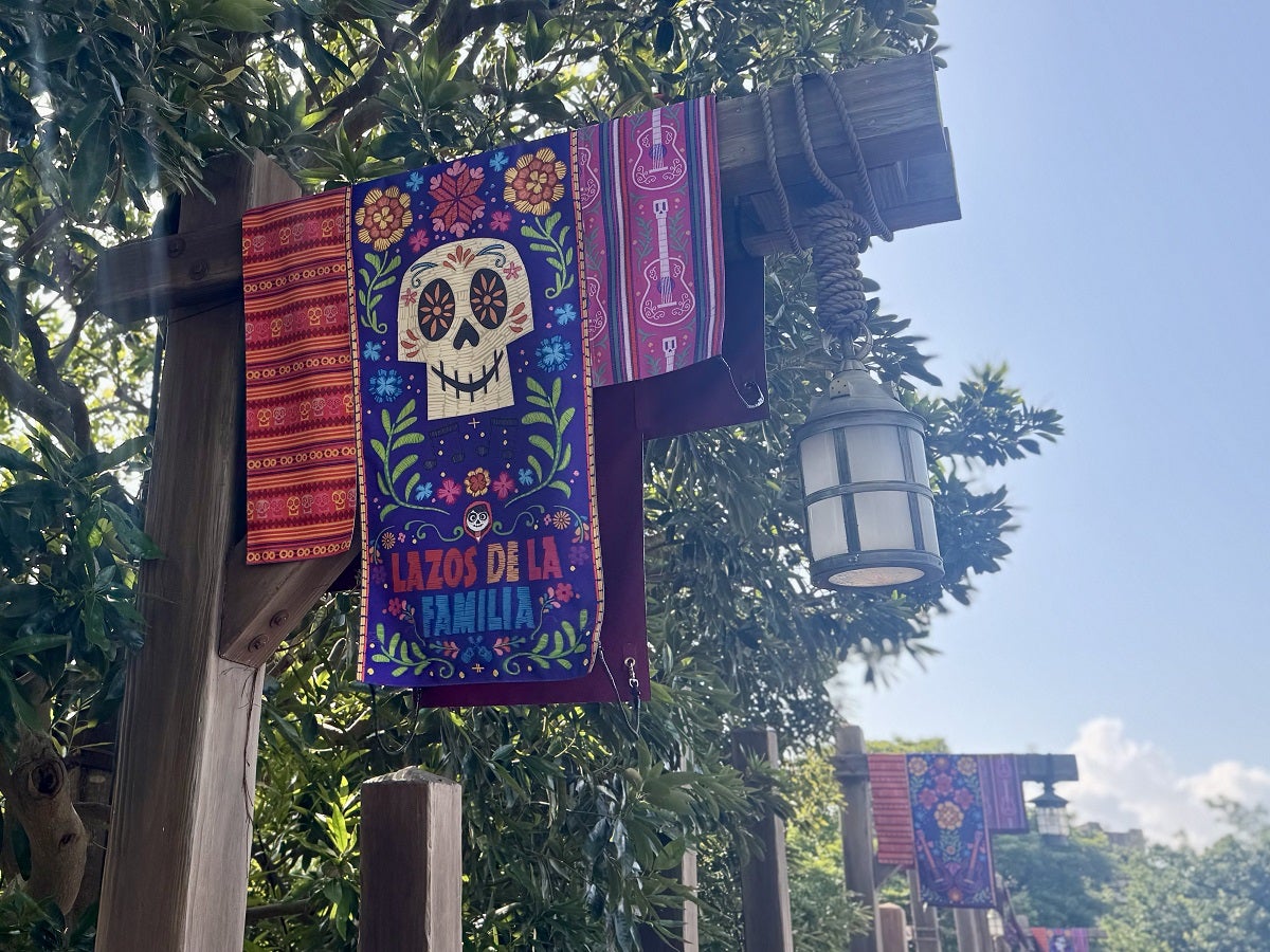 東京ディズニーシー初開催、リメンバーミーデコレーション