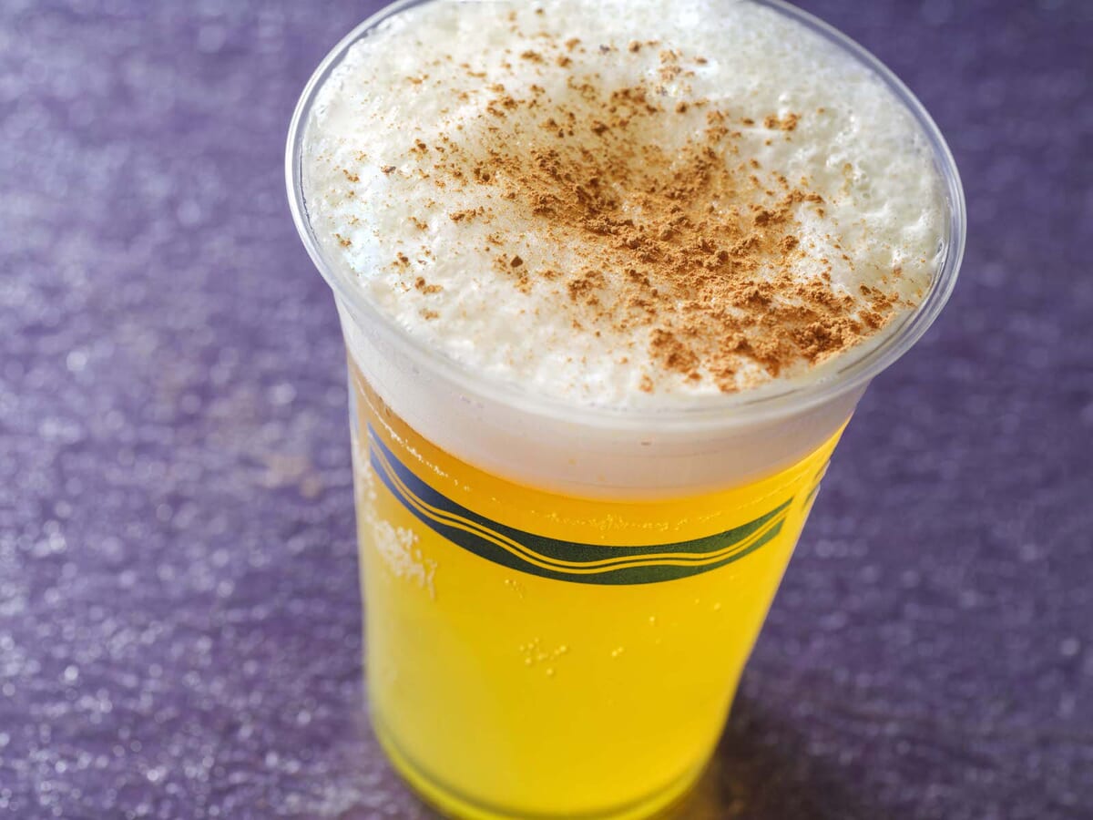 ディズニーシーハロウィン食べ歩きおすすめ。お酒「ビアカクテル（アップル＆シナモン）」