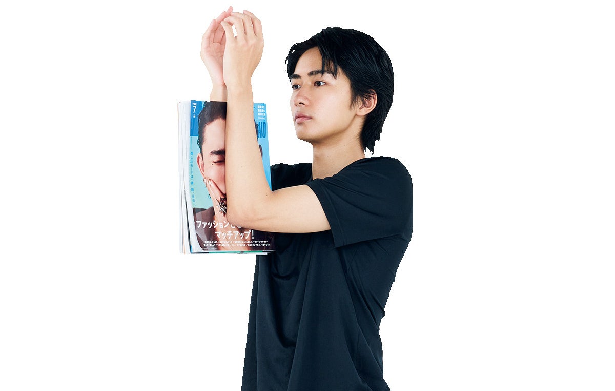 雑誌リフト「両ひじの間に雑誌を3冊程度挟む。」