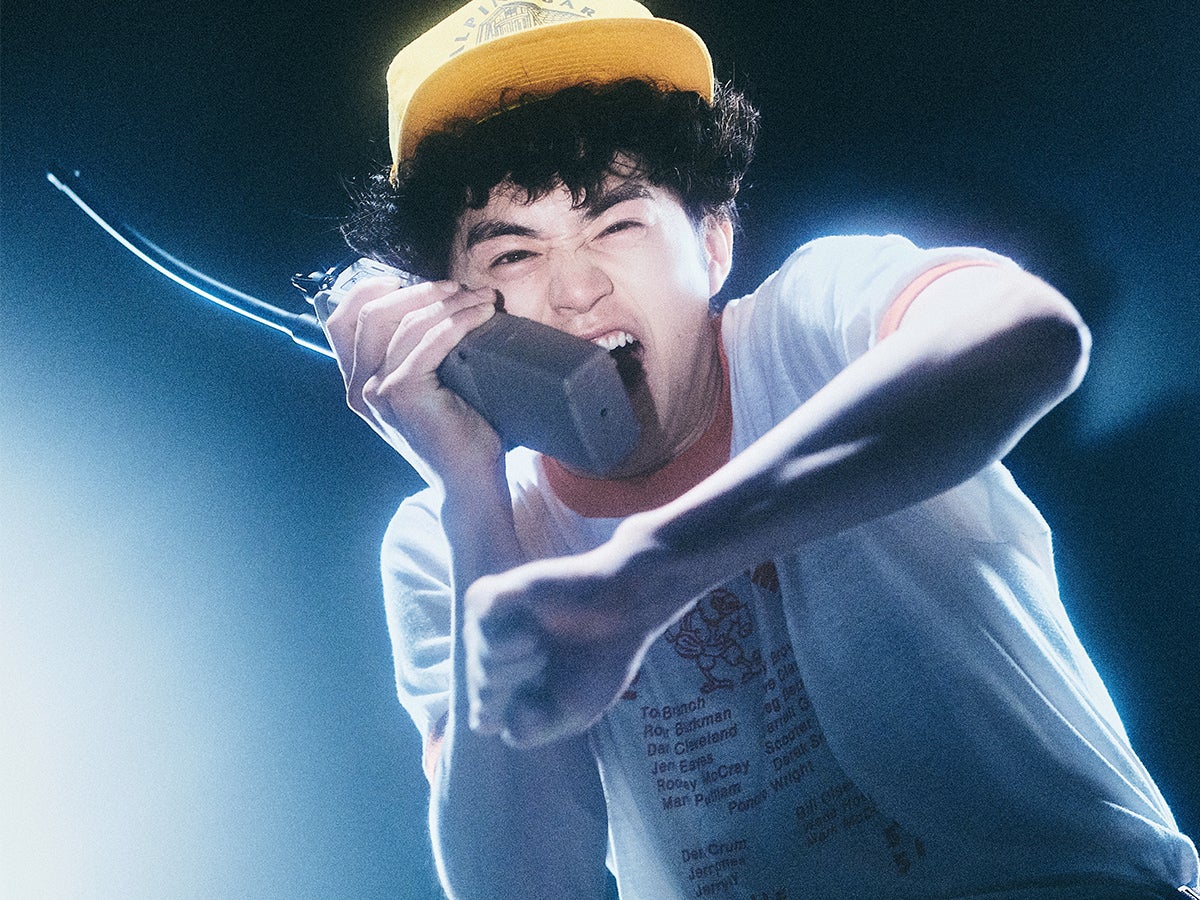 写真家・TOKIが撮る、鈴鹿央士。幻想とユーモアが交差する瞬間に、ユニークな2人が引き出す新しい一面。