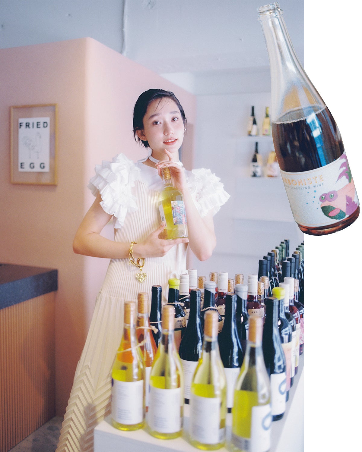 ワインボトルを持った白本彩奈