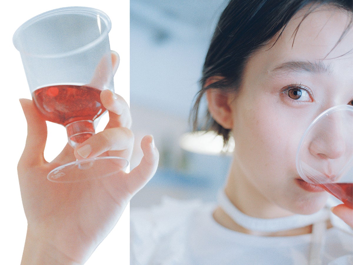 ワインを飲む白本彩奈