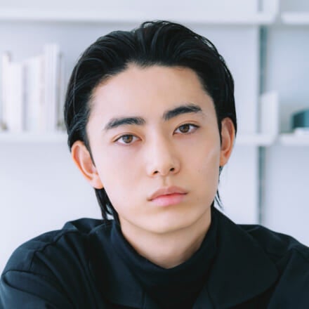 髪の乱れを秒でリセット。話題の「マトメージュオム」を深掘り！　髪がキマっている人の秘密は、スタイリング剤にあった