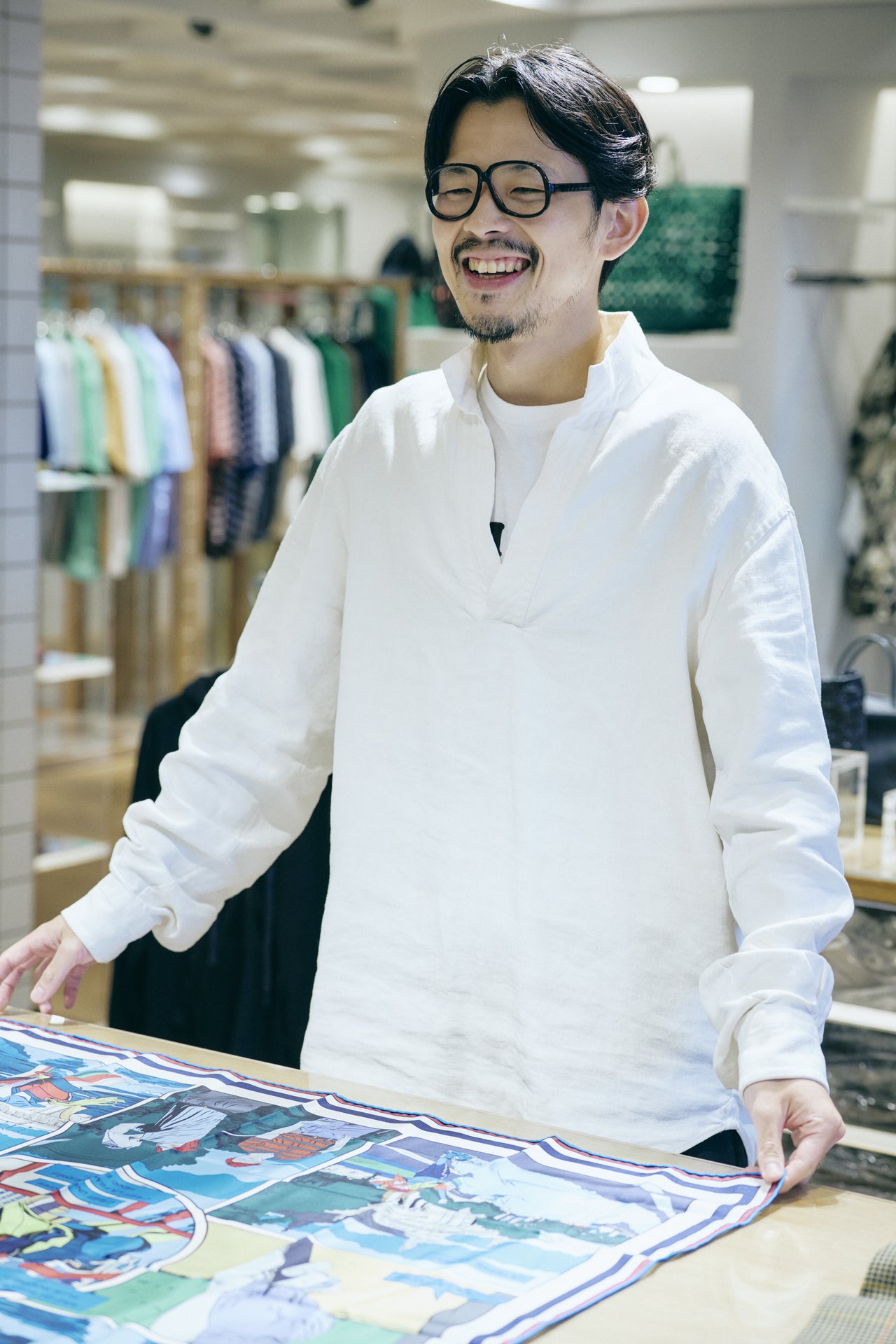 オシャレな人が買ってよかった〈HERMES〉のスカーフと郷さん