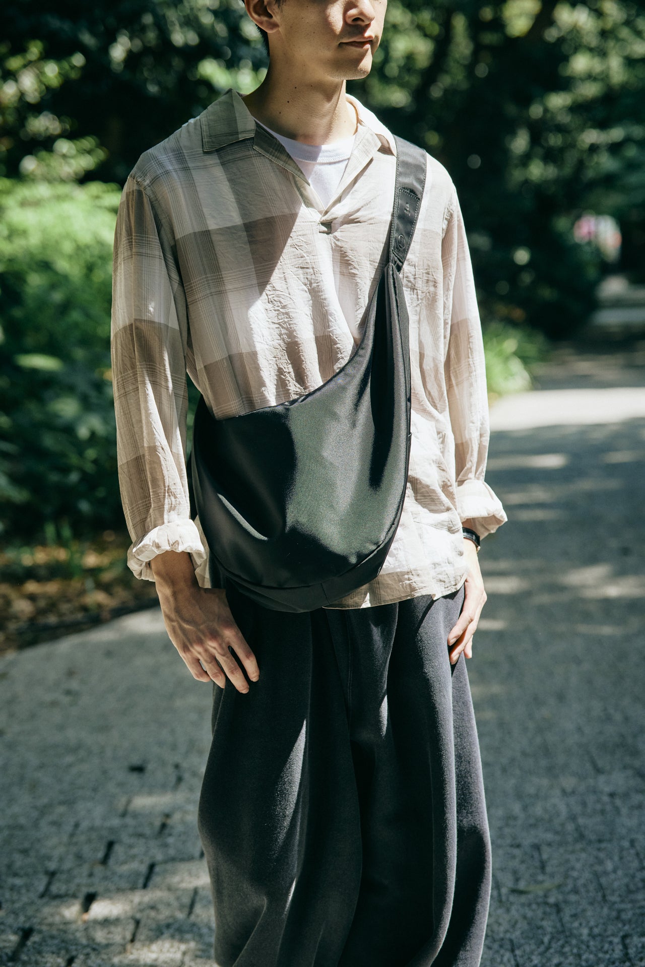 〈yorozu〉のショルダーバッグのオシャレな着こなしの全体