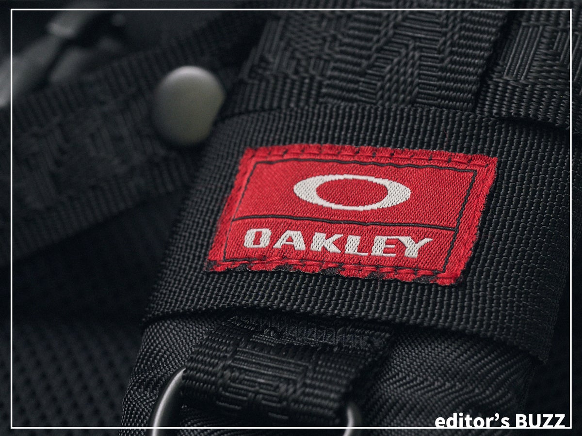 服好きに支持され続ける“ギザロゴ”が最高！「オークリー」の黒リュックサックは無骨さとゴツさのすべてがちょうどいい！[編集者の愛用私物 #240]