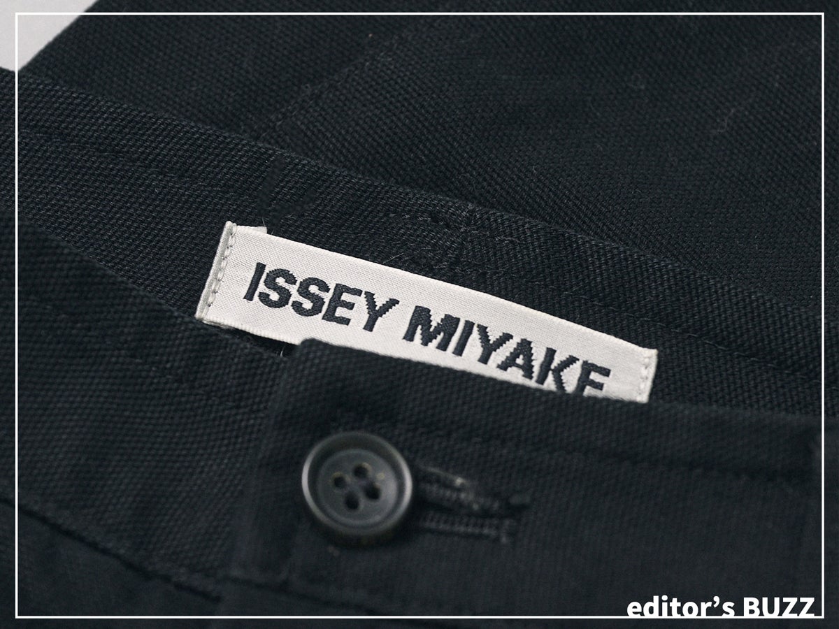 逆に今っぽい。「イッセイミヤケ」のフレアデニムはスパイラルカットで生まれる唯一無二のシルエット。[編集者の愛用私物 #244]