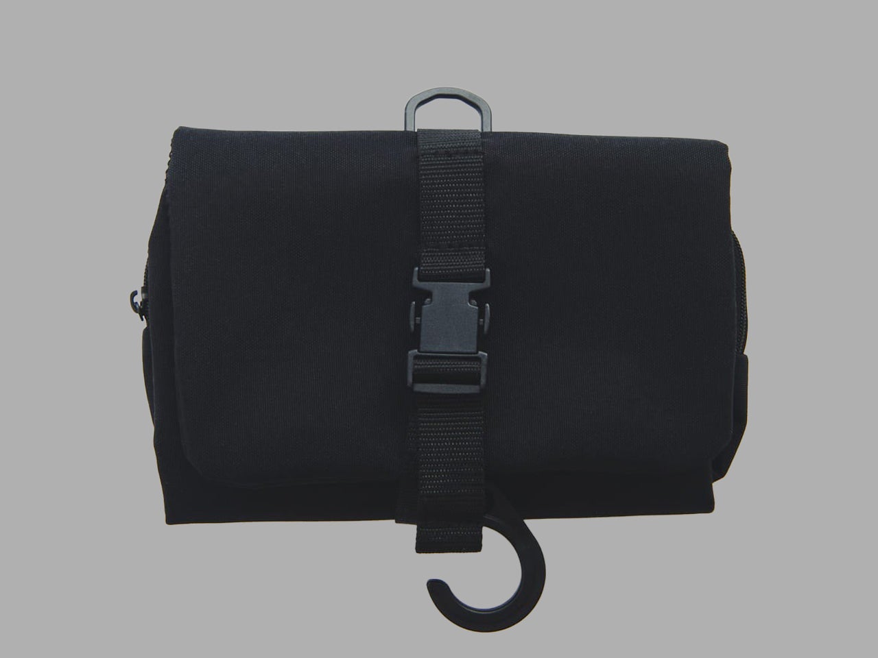 かぶりまくり！「無印良品」の“黒ポーチ”にオシャレな人が飛びつく理由とは？旅にも美容にも便利な６人のリアル愛用品。