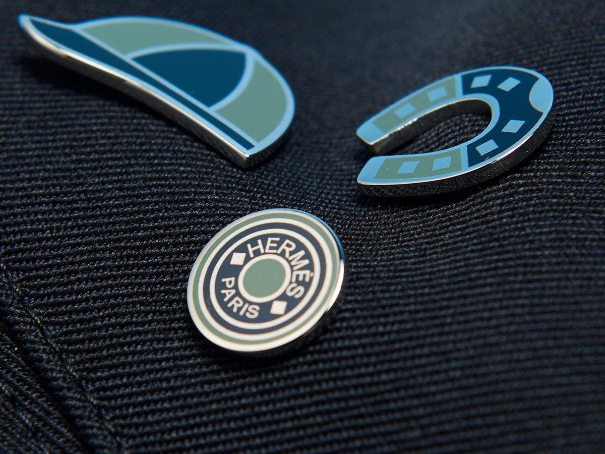 「エルメス」で９月に買うべき“新作小物”４選！ 秋を呼ぶレザーカードケースからハットやシューズの黒名品まで。［HERMÈS］