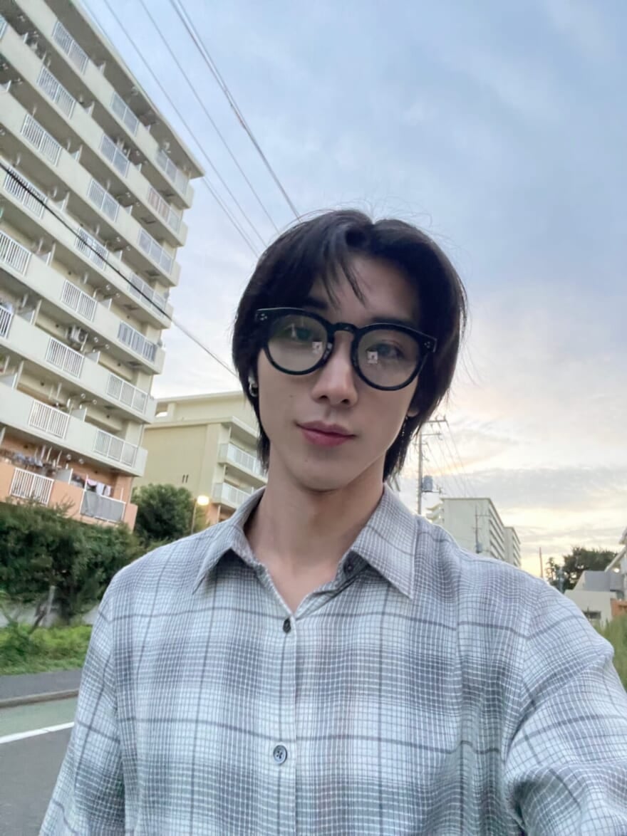 セオリーのチェックシャツを着たメンズノンノモデル四坂亮翔