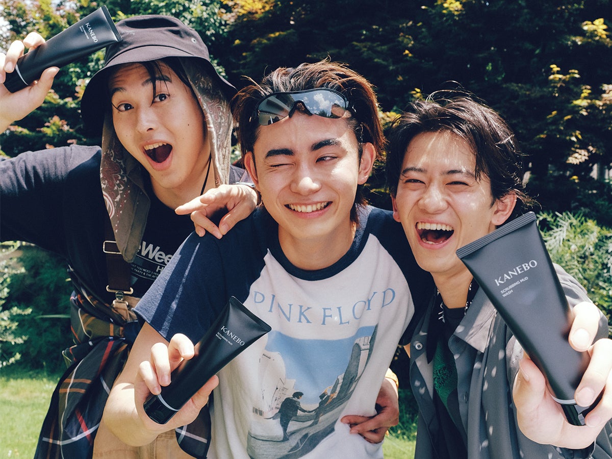 ベタつく肌は、黒KANEBOの洗顔料「スクラビング マッド ウォッシュ」で爽快にリセット！　3段階に変化する洗い心地がやみつきに！