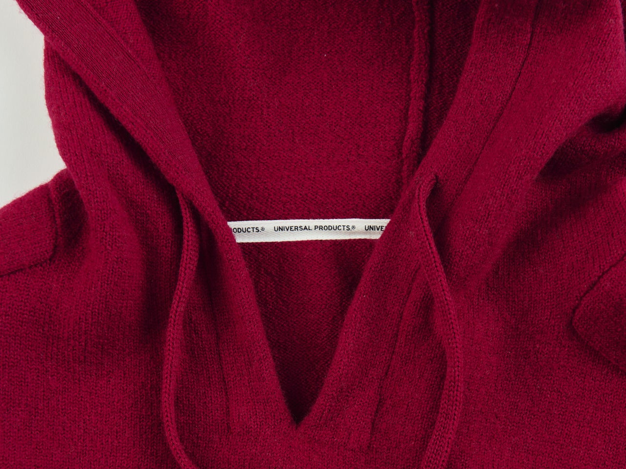 秋は古着のような“赤”を着たい。ユニバーサル プロダクツをスタイリングの主役に【服のプロが欲しい秋新作／1LDK プレス編】