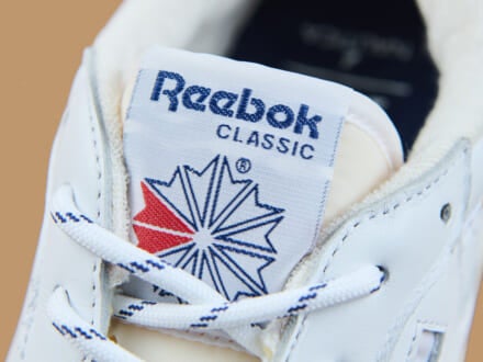 「リーボックコラボ」の使える白スニーカー、アクセントになる「アンブロ」の大人カラーバッグ…【服のプロが欲しい秋新作／FREAK’S STORE プレス編】