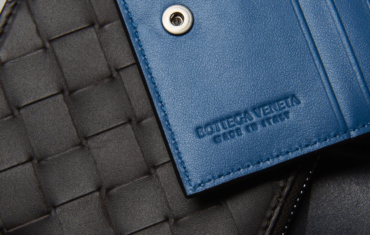 「ボッテガ・ヴェネタ」の冬ボーナスで買うべき“ご褒美レザー財布”３選！ イントレチャートからカセットまでホリデーシーズンのギフトにもオススメ！［Bottega Veneta］