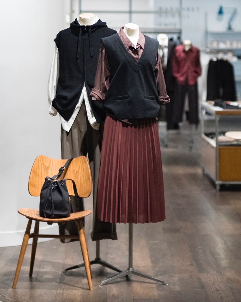 マーガレット・ハウエルのニューマン高輪店の店内画像