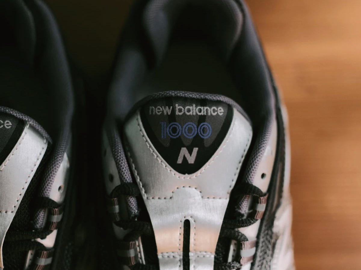 ９月に買うべき「ニューバランス」「コンバース」「アシックス」…、おしゃれな人の愛用黒スニーカーの正解着こなし他【スニーカー週間人気記事ベスト5】