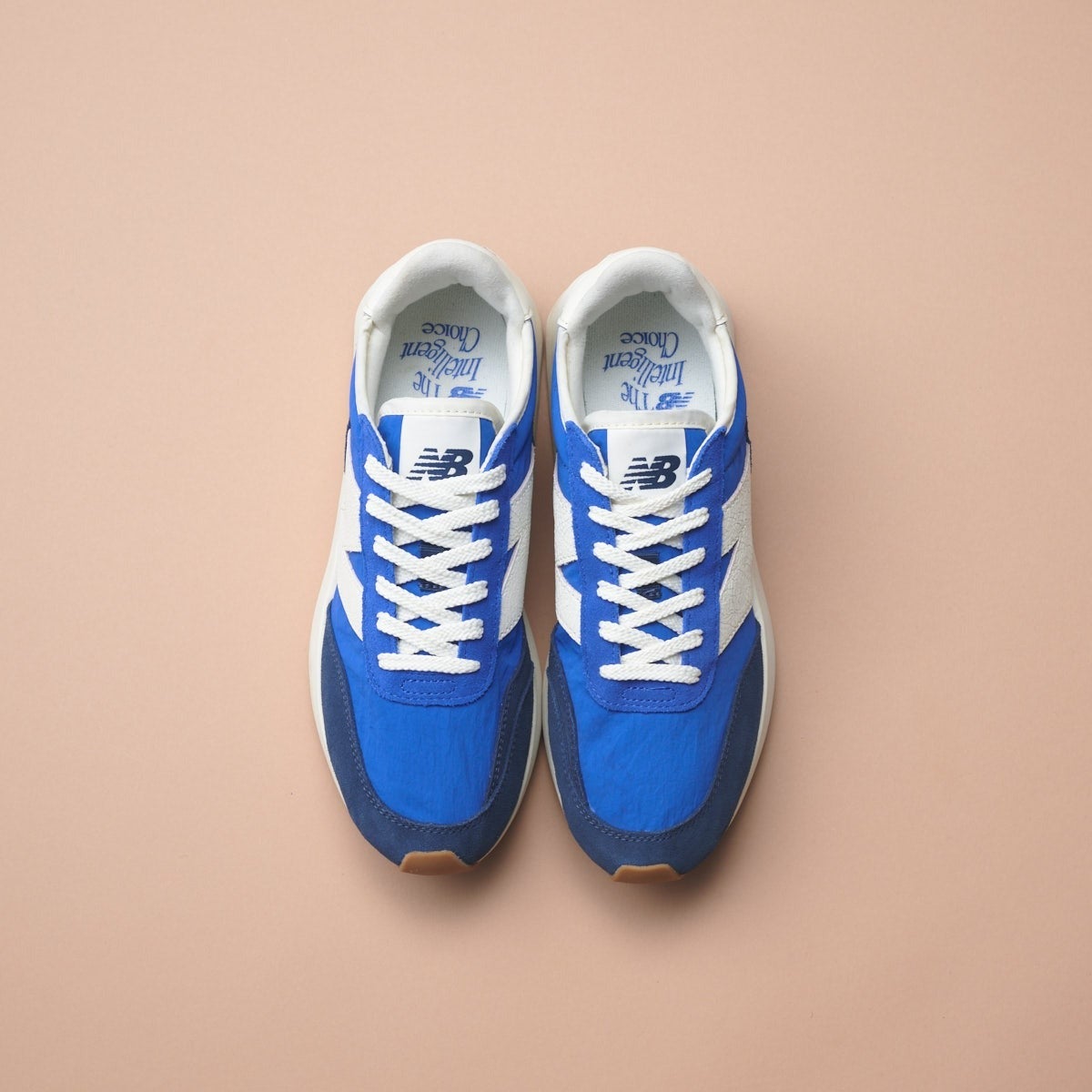 Gallery]完売前に買うべき秋の新作「大人カラースニーカー」3選