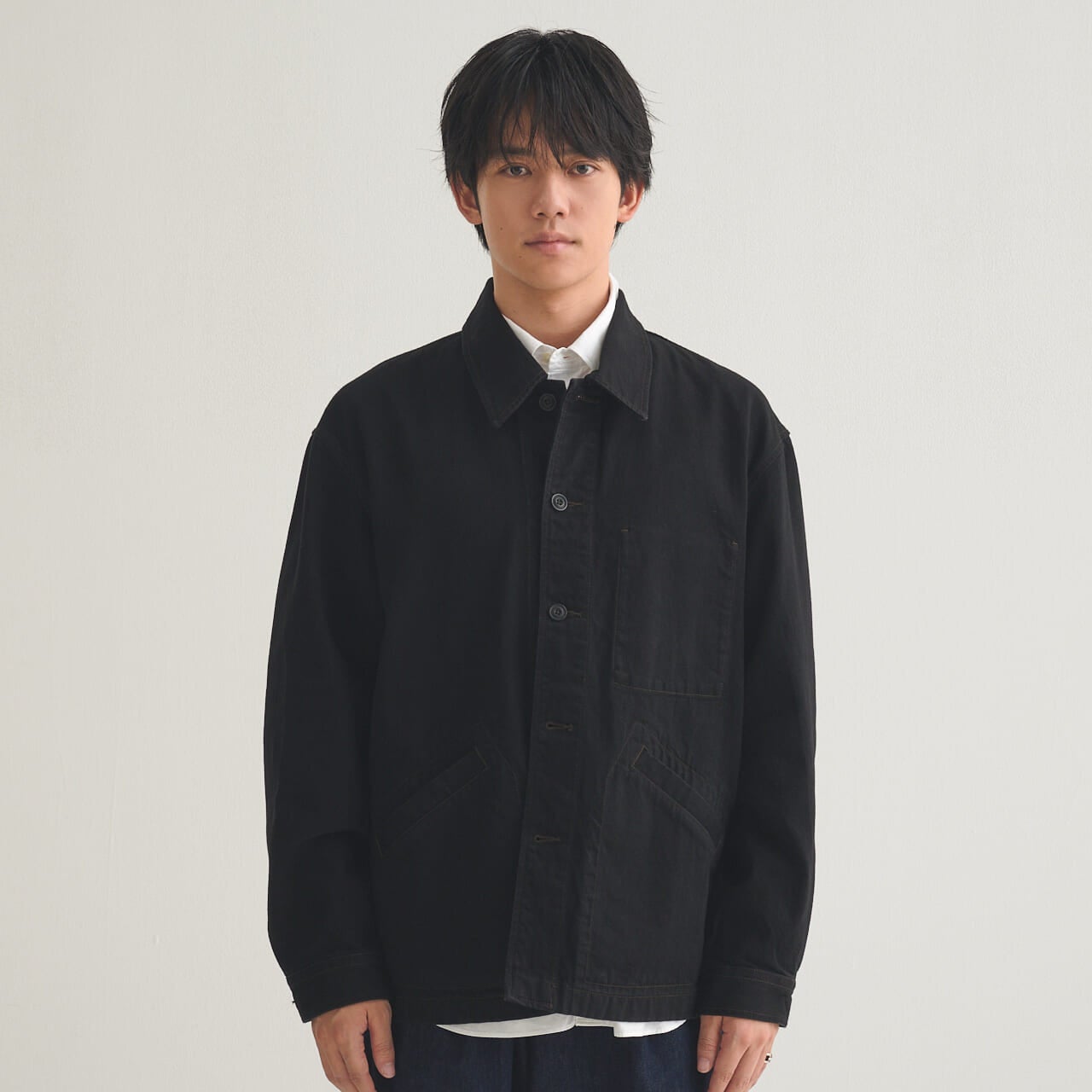 ユニクロユーの25年秋冬新作のオーバーサイズカラーデニムジャケットを試着&本音レビューのフロント