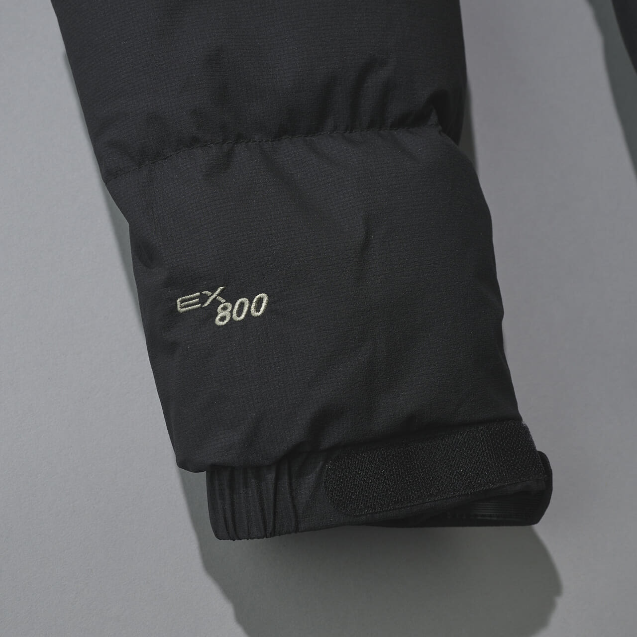 モンベルのパーマフロスト ライトダウンパーカの800フィルパワーEXダウン