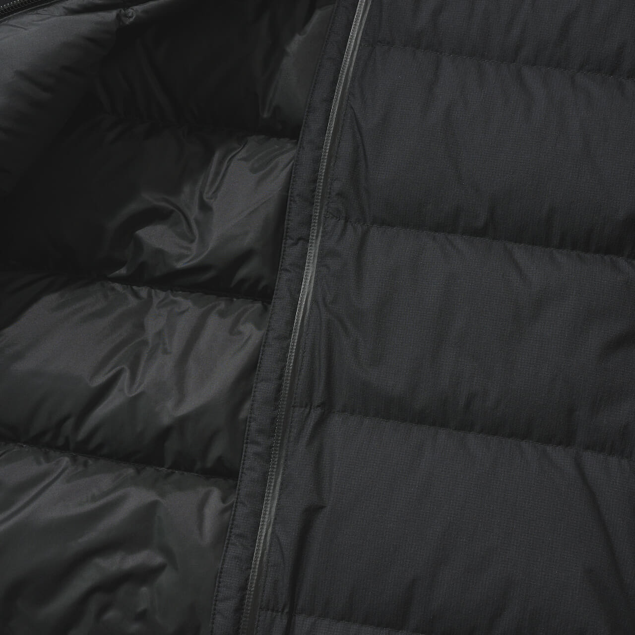 モンベルのパーマフロスト ライトダウンパーカの裏地