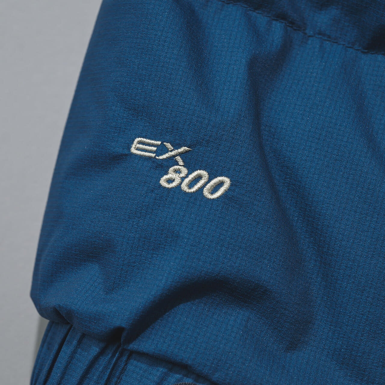 モンベルのパーマフロスト ライトダウンジャケットの800フィルパワーEXダウン