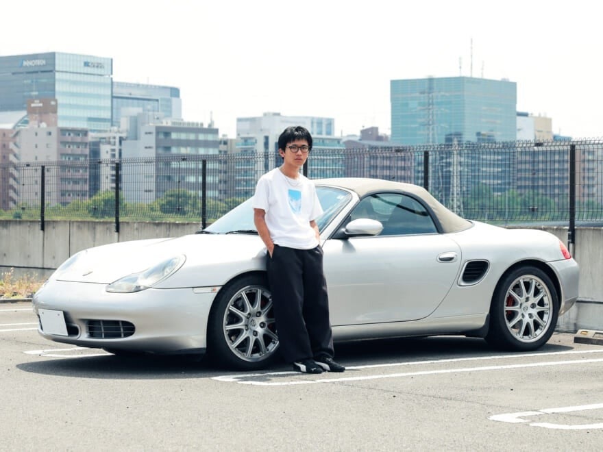 [Gallery]「ポルシェ ボクスター S」が6台目の愛車。古すぎず、新しすぎず、Y2Kなスポーツカーが今っぽい！【俺たち20代“クルマ・バイク”語り！／Vol.47①② 】
