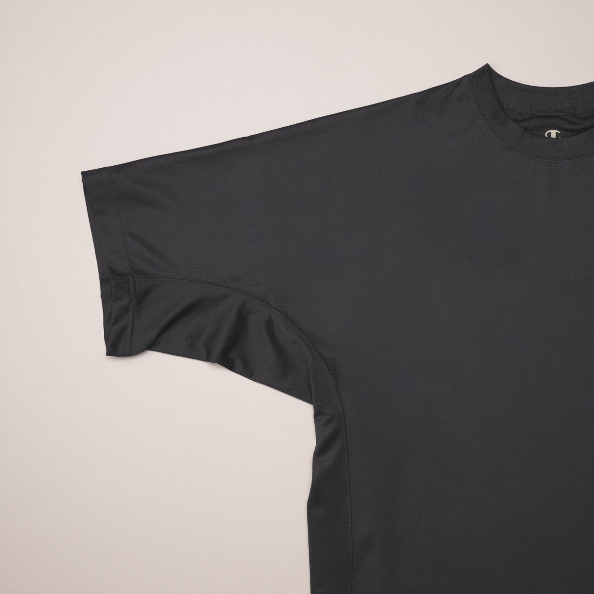 エディターが愛用するチャンピオンの愛用リカバリーウェアのTシャツの袖