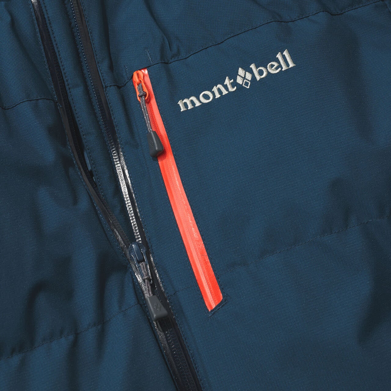 モンベルのパーマフロスト ダウンパーカのサービス アクアテクトジッパー