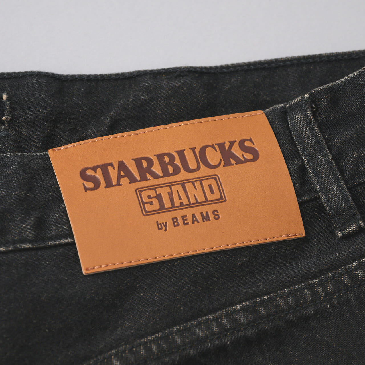 STARBUCKS STAND by BEAMS./スターバックスとビームスのコラボブラックデニムのレザーパッチ