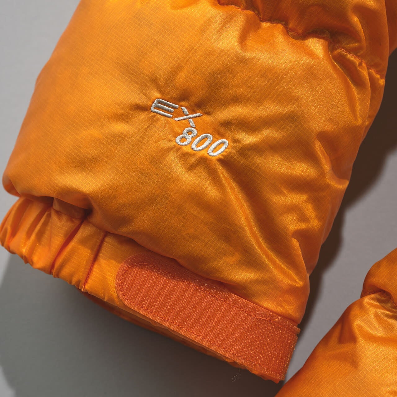 モンベルのアルパインダウン パーカの800フィルパワーEXダウン