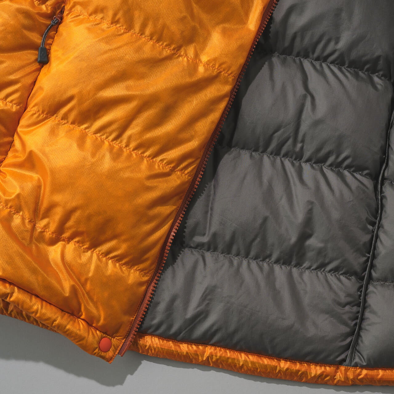 モンベルのアルパインダウン パーカの裏地