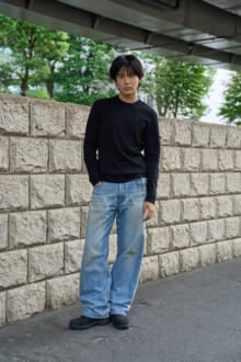 [稲井 孝太朗] 「ストーンアイランド」の黒ニットに「ティンバーランド」のブーツ。上質なアイテムでシンプルな着こなしを格上げ【メンズノンノモデルの私服スナップ】