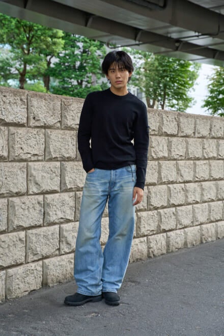 [稲井 孝太朗] 「ストーンアイランド」の黒ニットに「ティンバーランド」のブーツ。上質なアイテムでシンプルな着こなしを格上げ【メンズノンノモデルの私服スナップ】