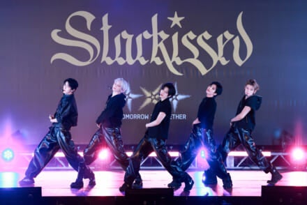 TOMORROW X TOGETHERのメディアショーケースの様子をレポート!日本3rdアルバム『Starkissed』発売記念&日本5大ドームツアー開催を発表!