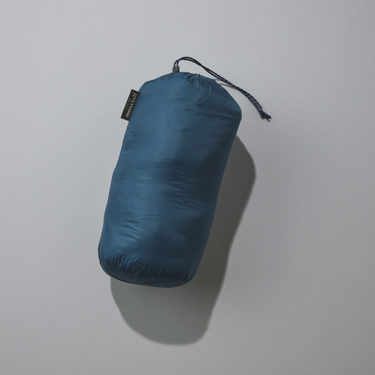 モンベルのパーマフロスト ダウンパーカのスタッフサック