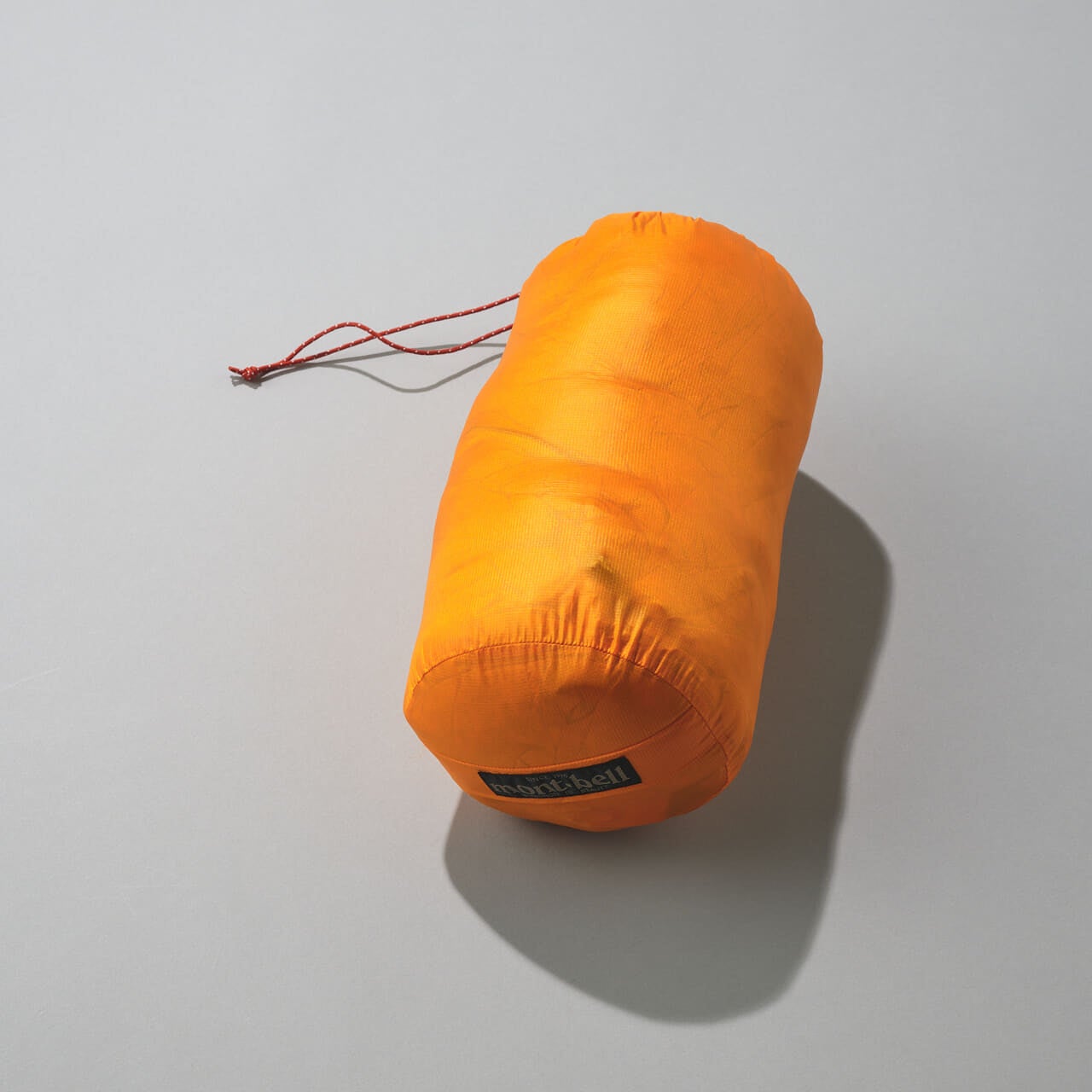 モンベルのアルパインダウン パーカのスタッフサック