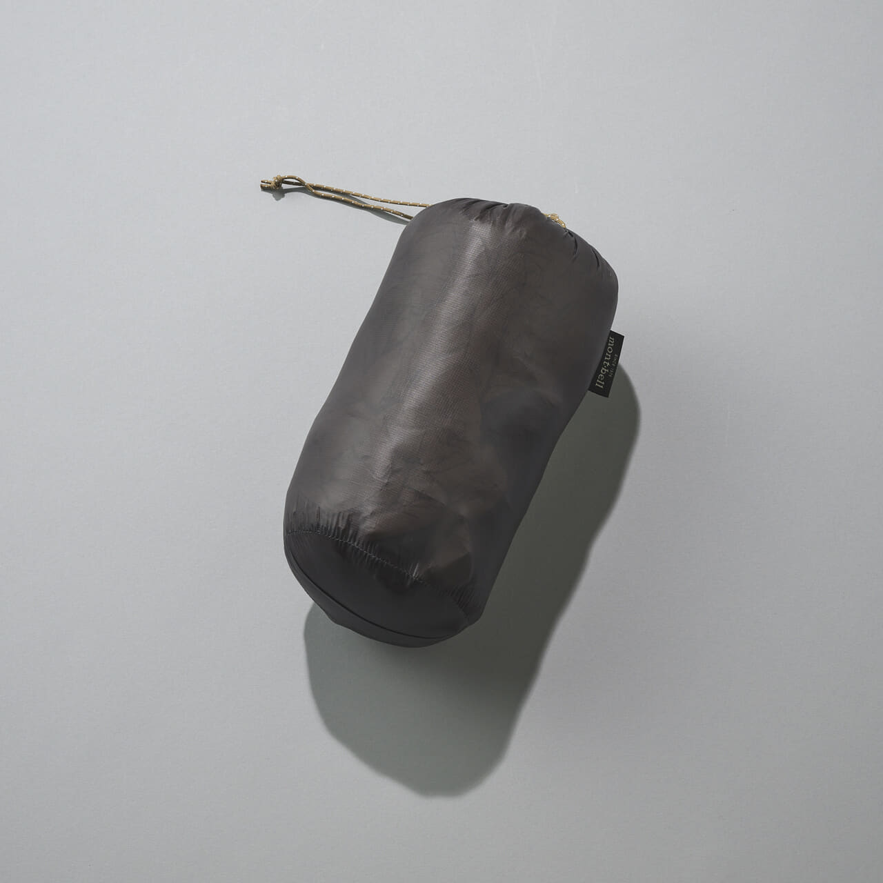 モンベルのイグニスダウン パーカのスタッフサック